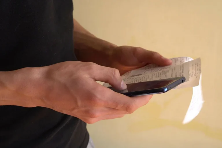 Xero expense tracking — photographing a receipt with a smartphone for expense tracking